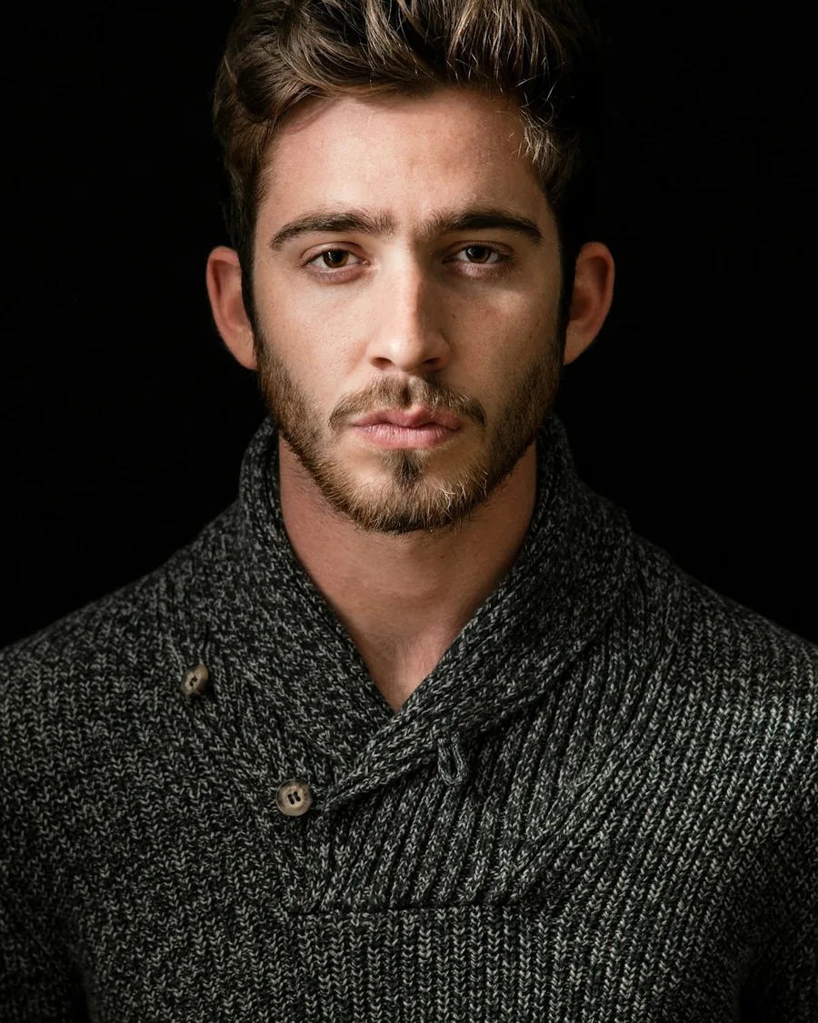 Elliot Barnes
